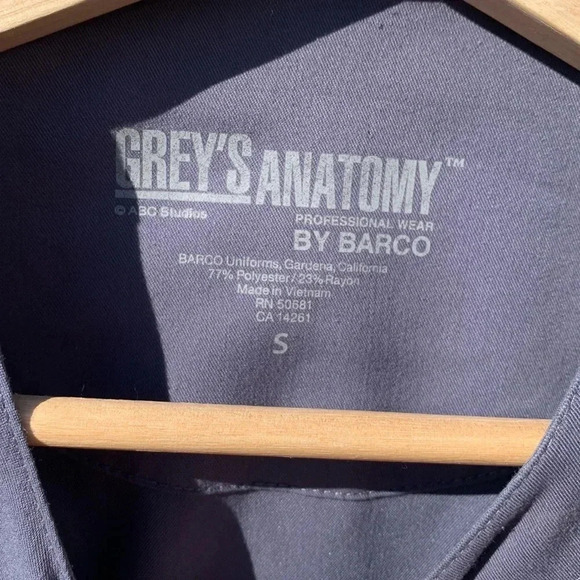 Grey’s Anatomy small grey lab coat - Picture 2 of 3